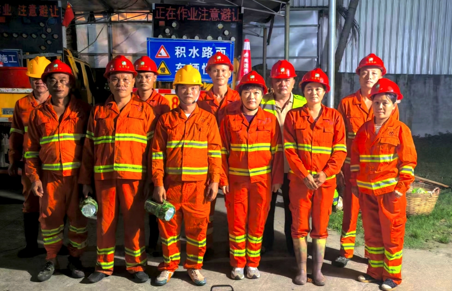 奮戰“劍魚”——海南高速養護筑起防風防汛“安全屏障”